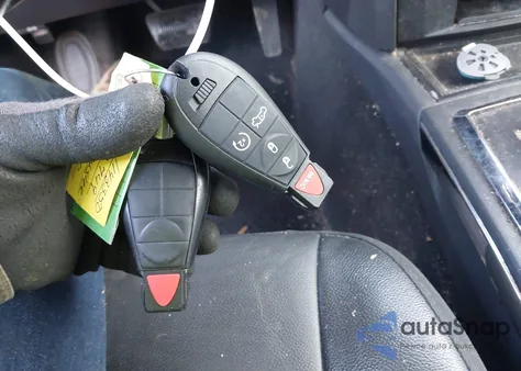 2010 Chrysler 300 Touring/Signature Series/Executive Series z USA, uszkodzony, nr VIN 2C3CA5CV8AH122749